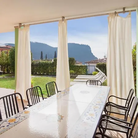 Regina Gardesana Villa *