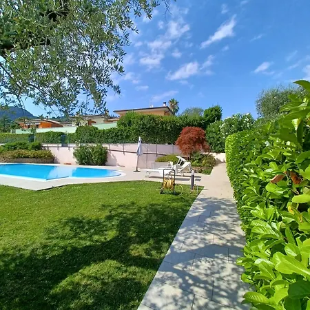 Regina Gardesana Villa Garda (Verona)