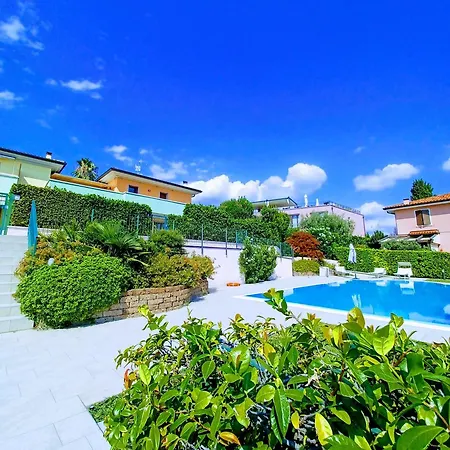 Regina Gardesana Villa Garda (Verona)