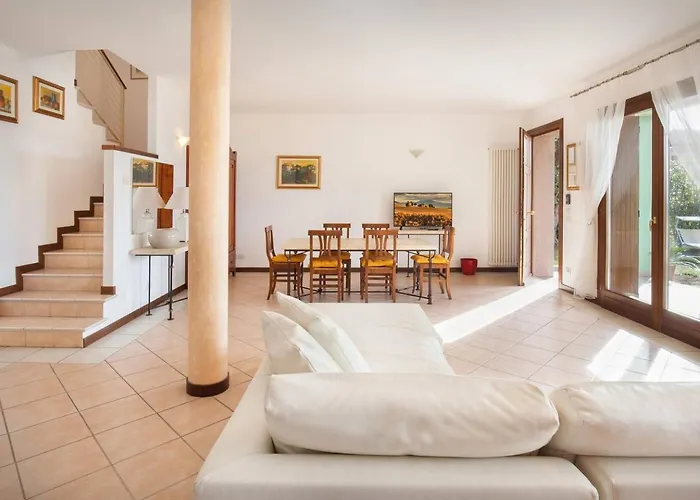 Regina Gardesana Luxury Villa *