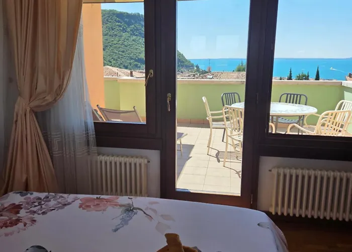 Regina Gardesana Luxury Villa