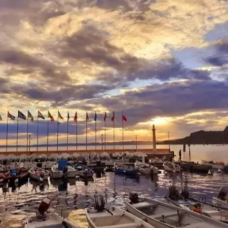 Regina Gardesana Luxury Villa Garda