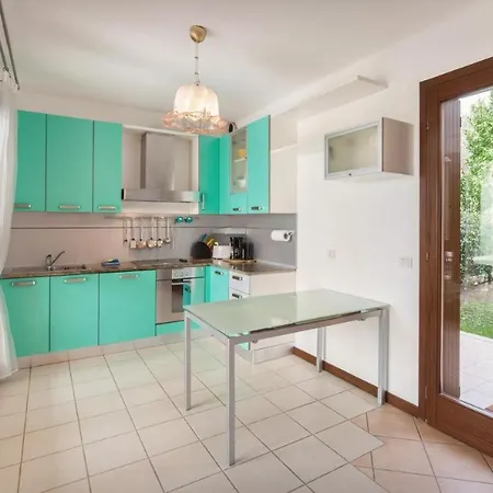 Regina Gardesana Luxury Villa