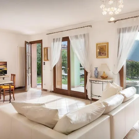 Villa Regina Gardesana Luxury *